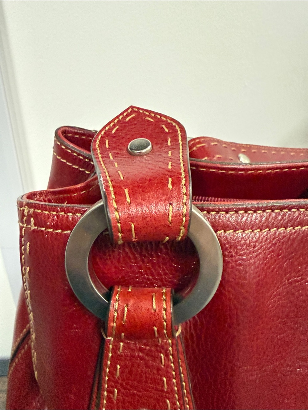 Fossil- Women's Red Leather Shoulder Tote Bag - Picture 4 of 12